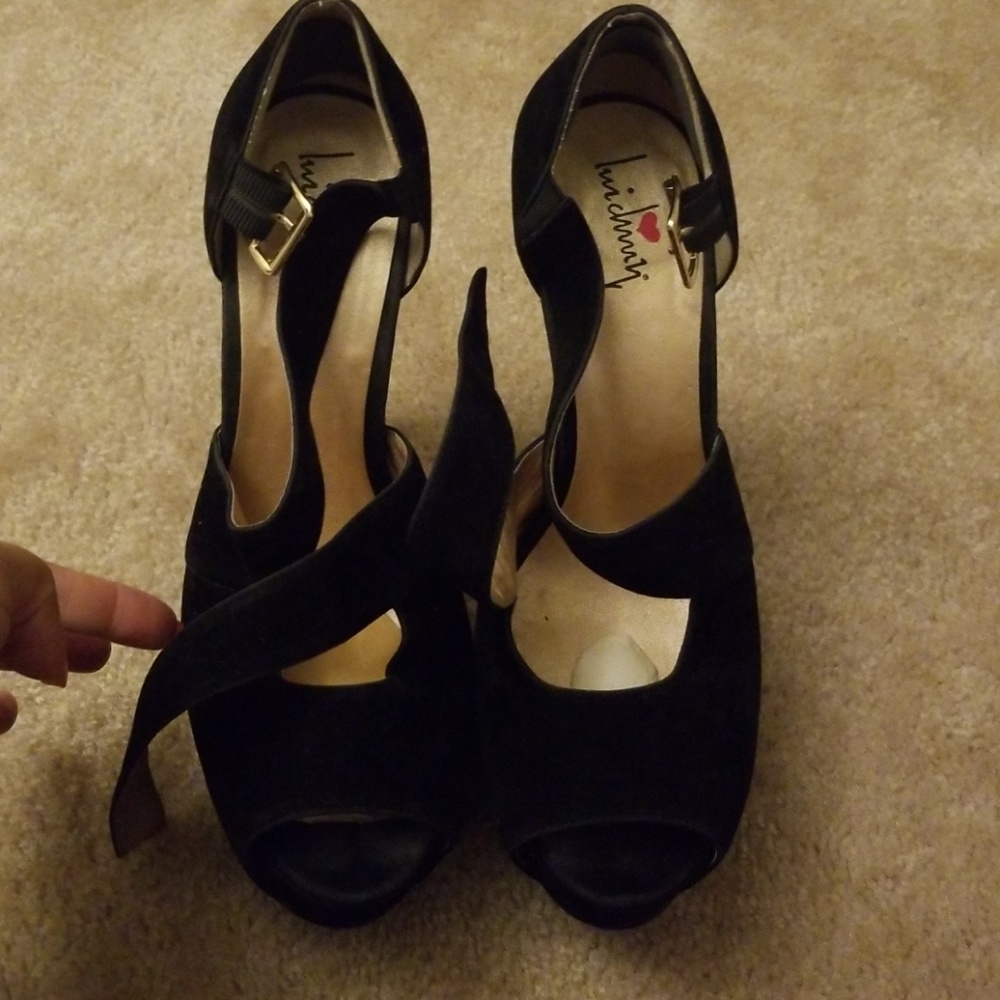 Shoes - Picture 2 of 6